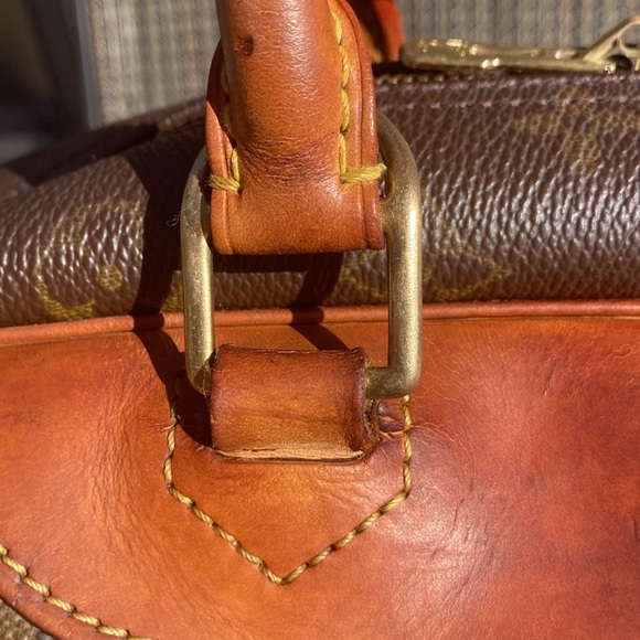 Vintage Louis Vuitton Deauville - Picture 14 of 16